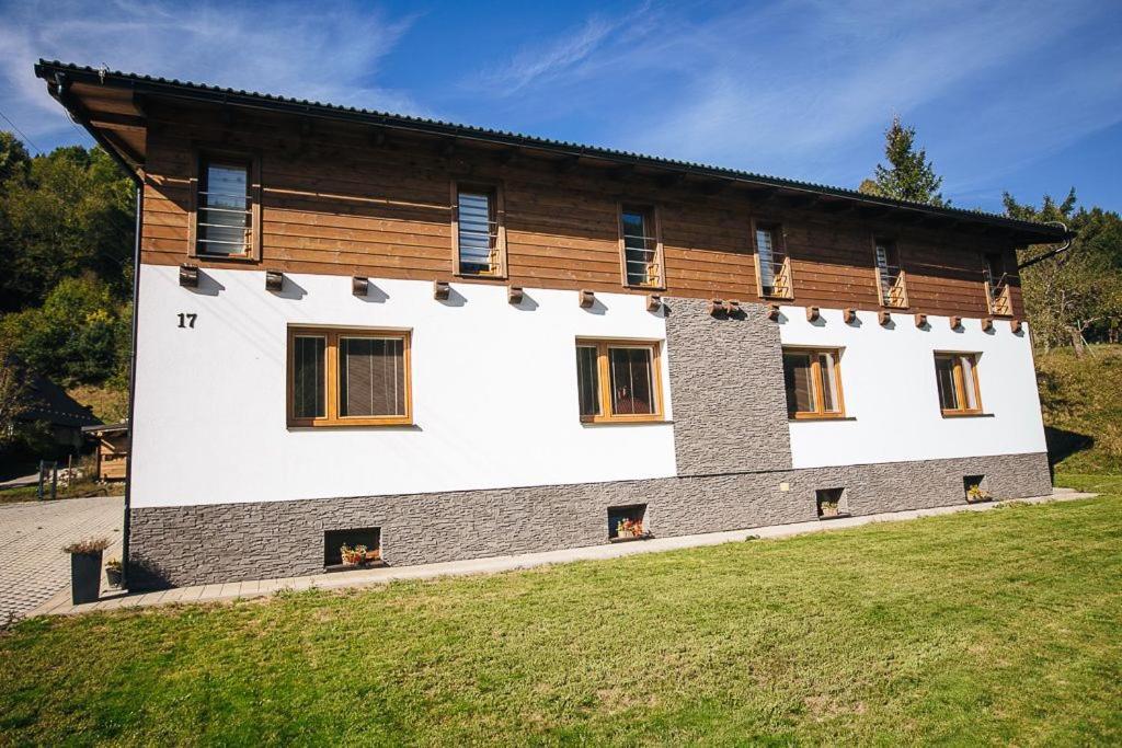 Apartmany Pri Jaskyni - Бистра Екстер'єр фото
